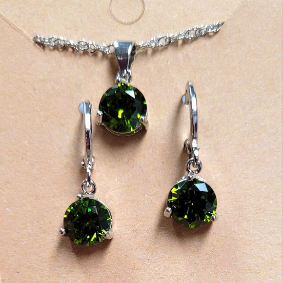 925S  Green Australian Crystal Pendant Necklace Earrings Set - Picture 5 of 5